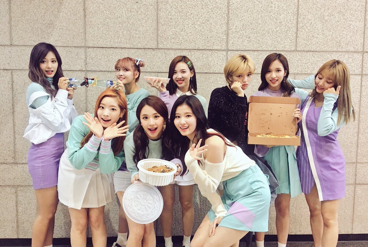 JYPETW2CE's tweet photo. 오늘도 맛있는 음식 잘 먹었습니다! 1위도 할 수 있게 해주셔서 너무나 감사합니다 원스 여러분! 싸랑합니당!❤️
#ONCE #원스 #TWICE #트와이스 #TT8thWin https://t.co/hlkcXOXSIb