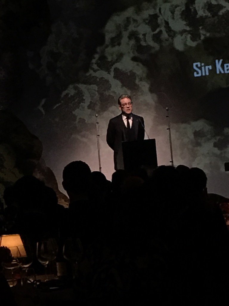 #KennethBranagh accepting the #ESTheatreAwards #lebedevaward for his <a href="/BranaghTheatre/">Branagh Theatre</a> season <a href="/NimaxTheatres/">Nimax Theatres</a> Garrick