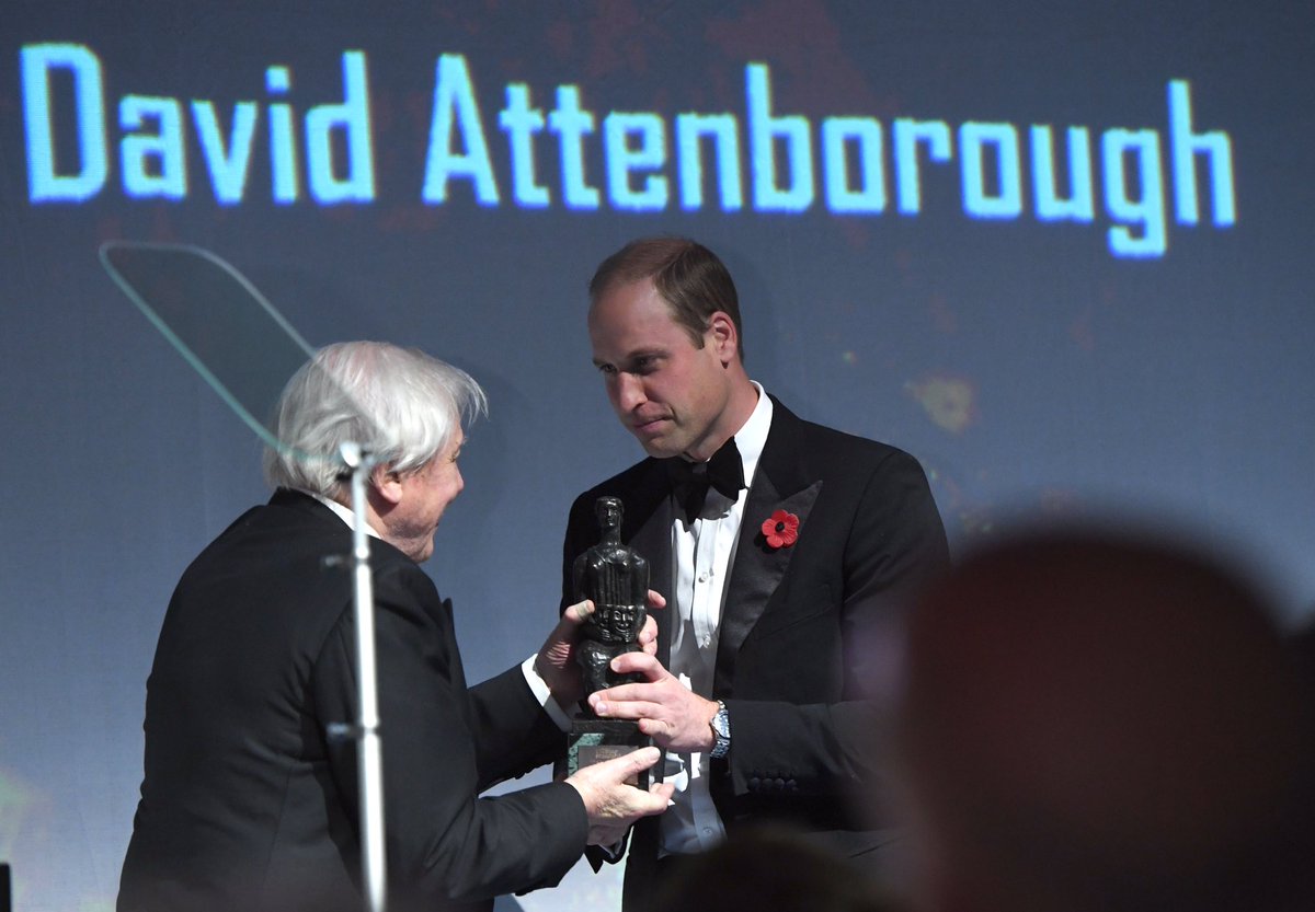 KensingtonRoyal's tweet photo. The Duke of Cambridge presents The Evening Standard Beyond Theatre Award to Sir David Attenborough, for services to broadcasting 🎥 https://t.co/itkC4ZLfE4