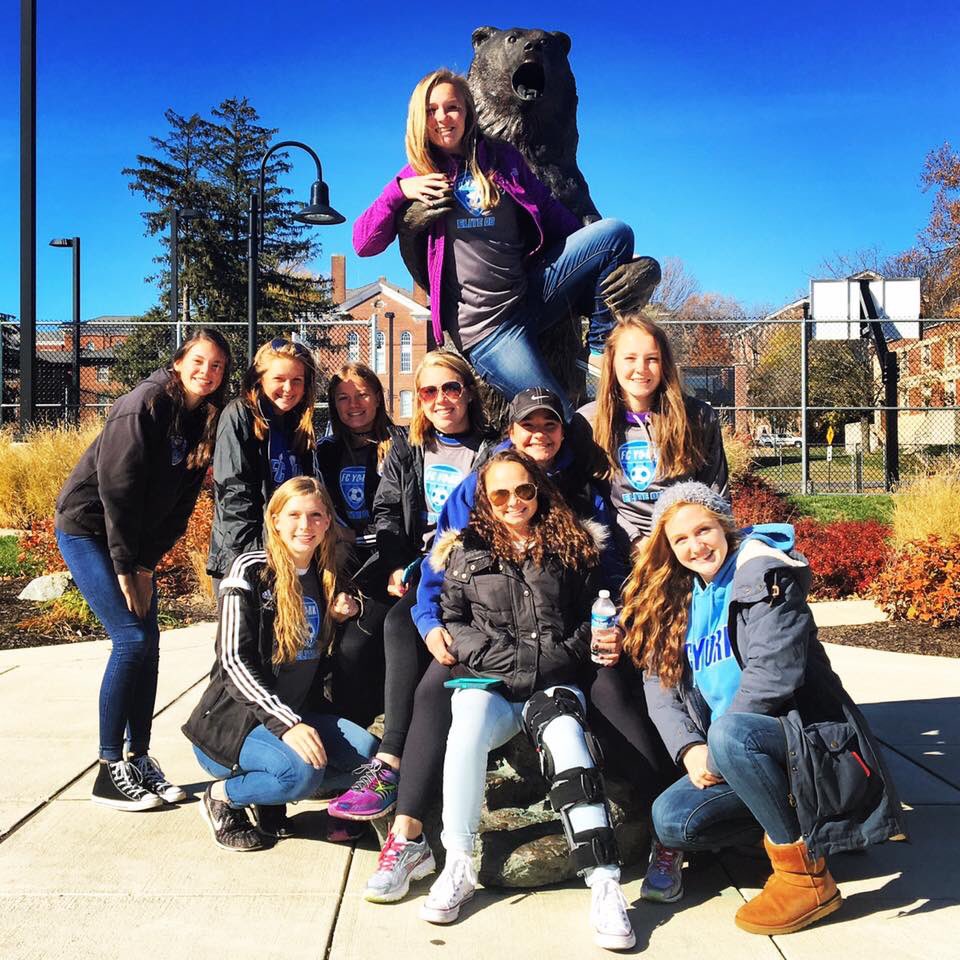 FCBallyhoo00's tweet photo. Our team at Kutztown University today @KutztownU ⚽️❤️🐻 https://t.co/HjsNfBm5o3