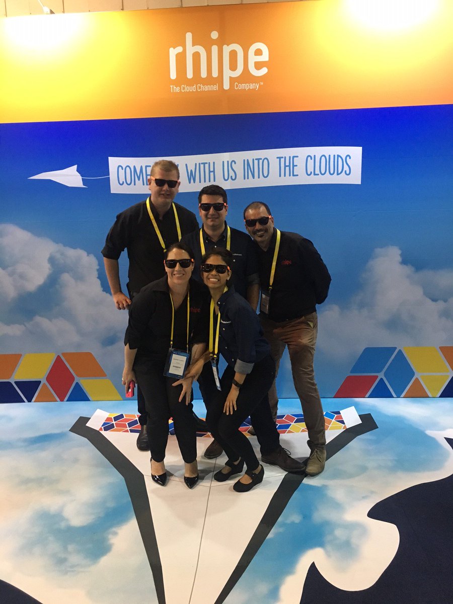 HostedNetwork's tweet photo. In between some cool conversations at #vForumAU we managed to take a few snaps. See all the fun captured here: https://t.co/fjJYwKMKQK https://t.co/J2V4kaaMtP