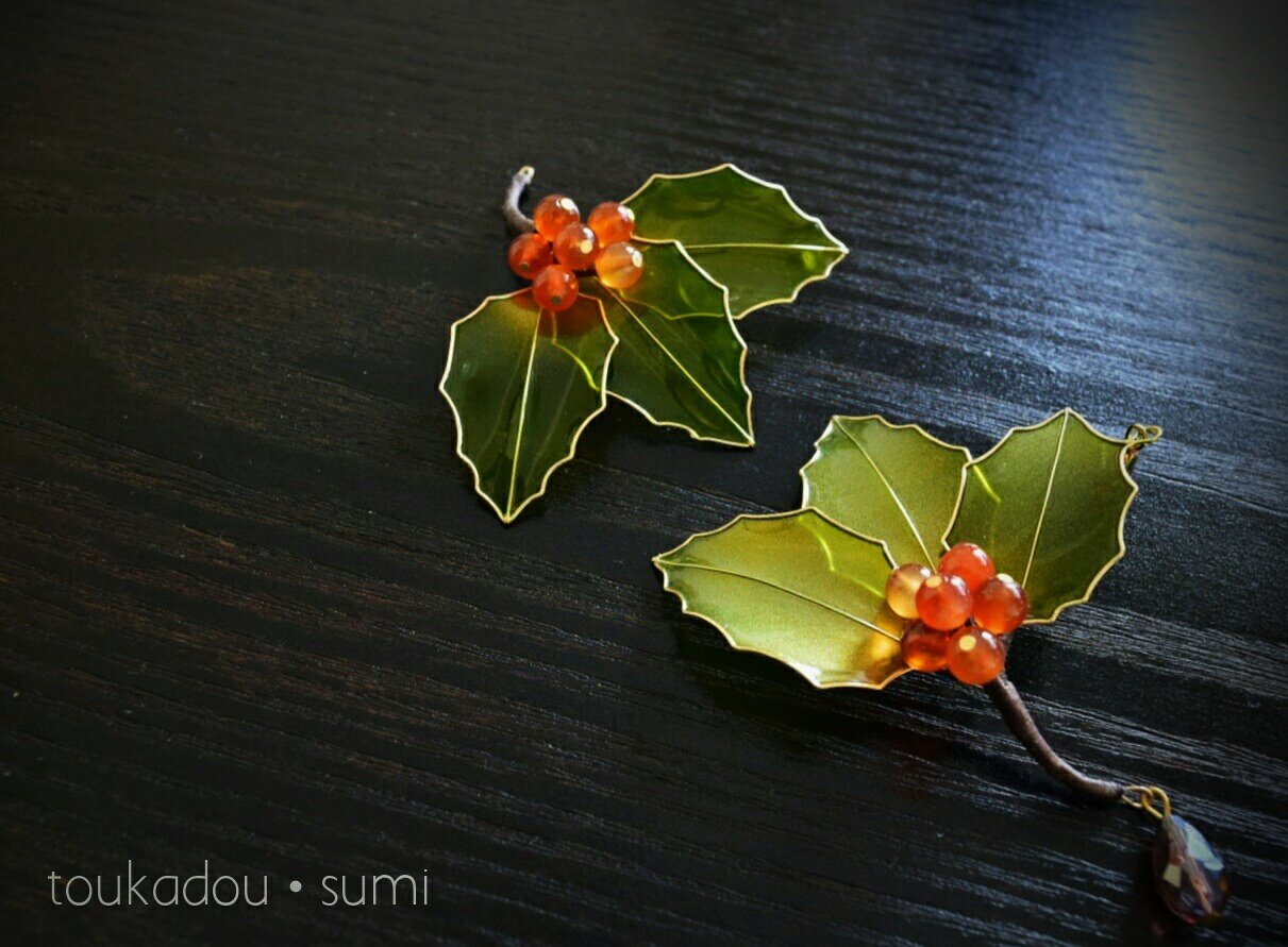 灯花堂 灯花堂 柊の髪飾りと帯飾りになる予定の作品 近所の柊には 赤い実が沢山付いていて もうx Masを意識する時期なんだなぁ って しみじみしております 灯花堂 髪飾り かんざし 帯飾り T Co Qgxahe5lqm Twitter