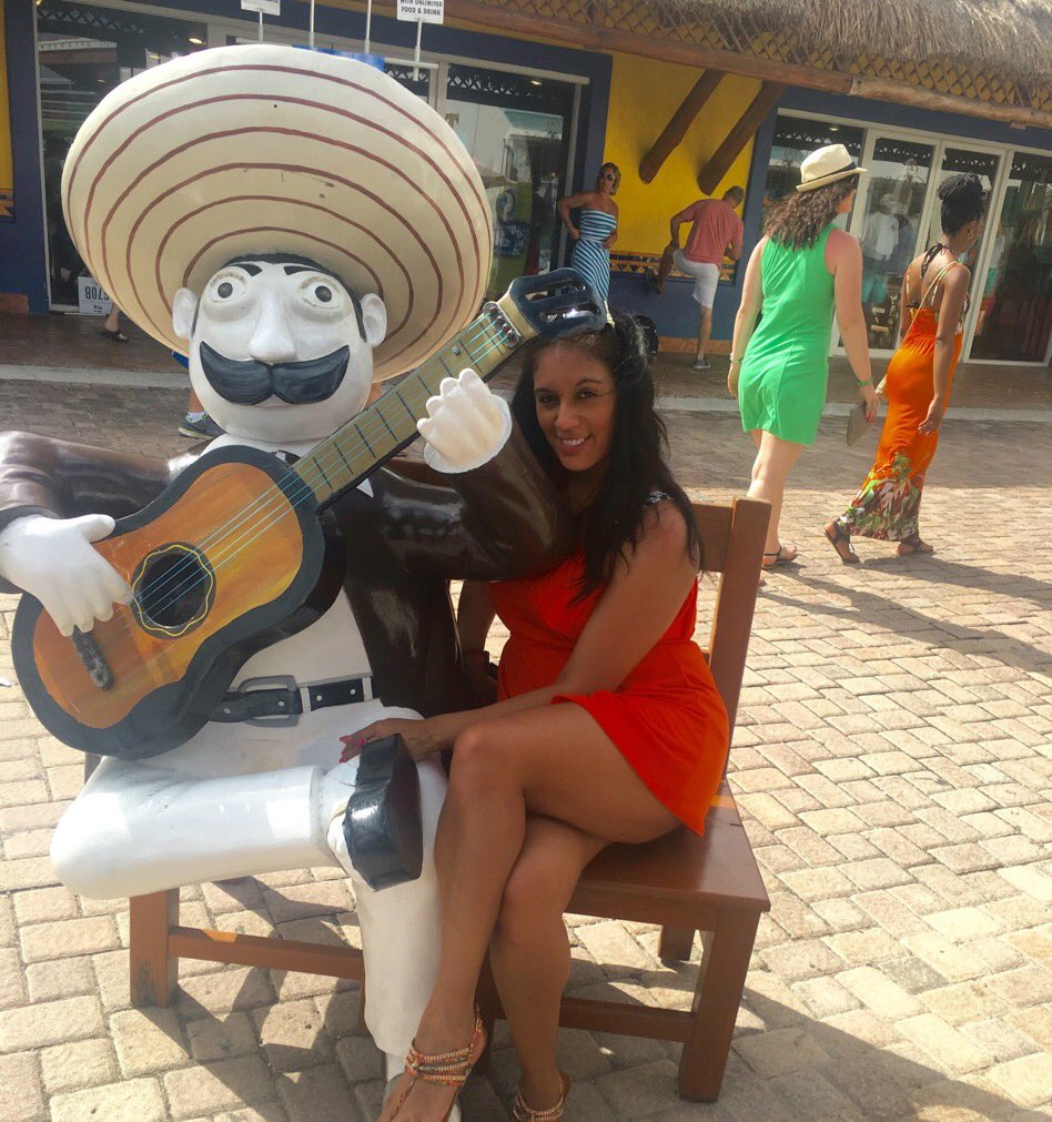 Puerto_Freakin1's tweet image. I've faded over time. I want my tan back. 😩 #springbreak16