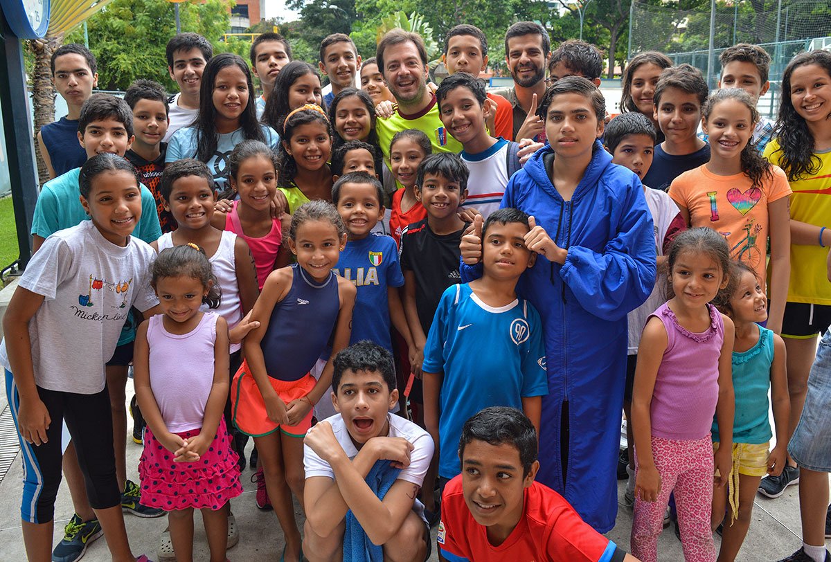 Chacao's tweet photo. En @Chacao 300 pequeños participaron en el Acuatlón 2016. Conoce los detalles en el link → https://t.co/5c32Yzn2CK https://t.co/fpNU4jaJKL