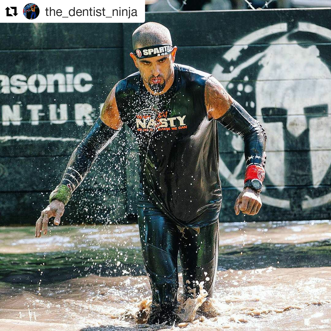 ObstacleGuard's tweet image. #AmericanNinjaWarrior and #SpartanRace #OCR athlete @the_dentist_ninja in #ObstacleGuard Arm Sleeves.  Get yours at ObstacleGuard.com