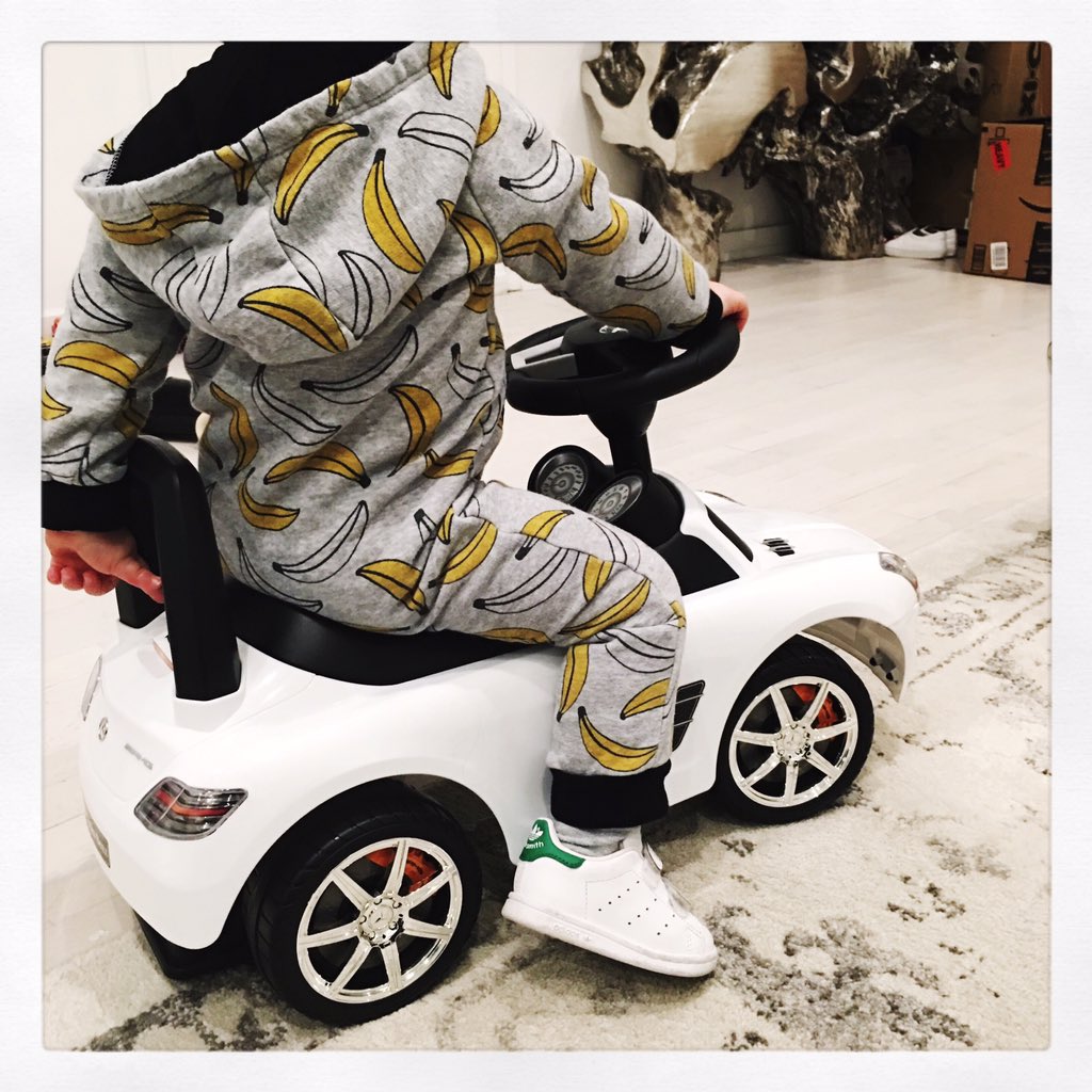 BobbieThomas's tweet photo. cruisin' into the weekend 🚙 #tgif ... who's with me? 🙋🏻
.
.
.
#bobbiesbuzz #cruising #friday #weekend #nyckids #toddlerlife https://t.co/TZRfd0QlbR