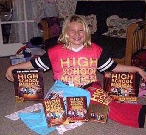 ChildhoodShows's tweet photo. Literally me in 2006 https://t.co/lFaLN4yn2Y
