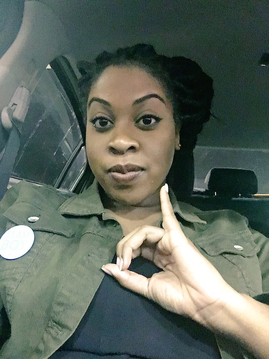 katielpipes's tweet image. Happy AKAVERSARY to THEE 22 PolitAKAl M.A.T.T.E.R.S! #WeFiveYall 💕💁🏾 #PinkiesUp #Fall2K11 #18Klub