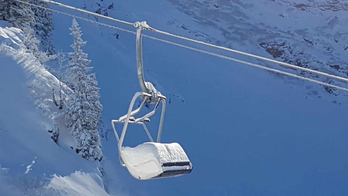 cczwaan's tweet photo. Wow! #InLoveWithSwitzerland  Was für ein Winterauftakt @EngelbergTitlis https://t.co/DFLlUEG9QM