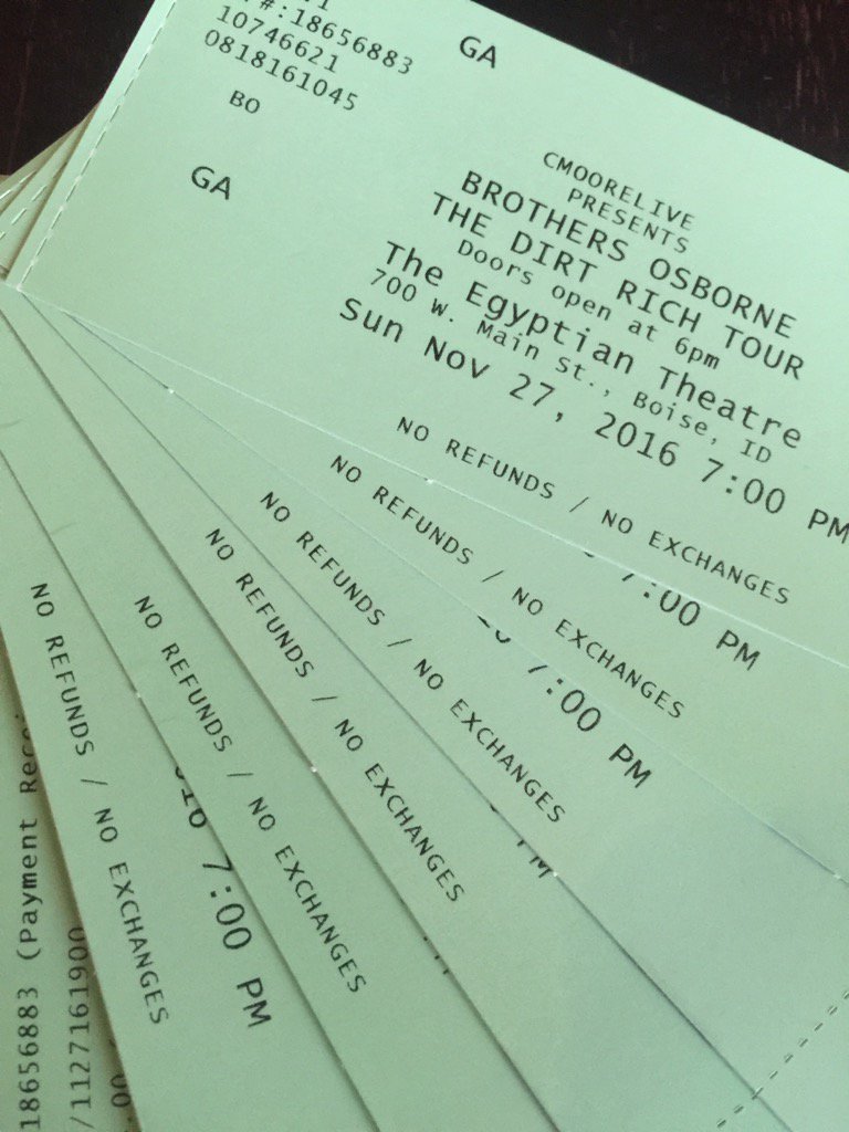 TheRunawayHamst's tweet photo. Bringing in the win @brothersosborne Snagged these puppies months ago. See ya in a few #hamstersupport πΆπΆπΉπΉπΉπΉ#Idaho https://t.co/KfcXIJPxBx