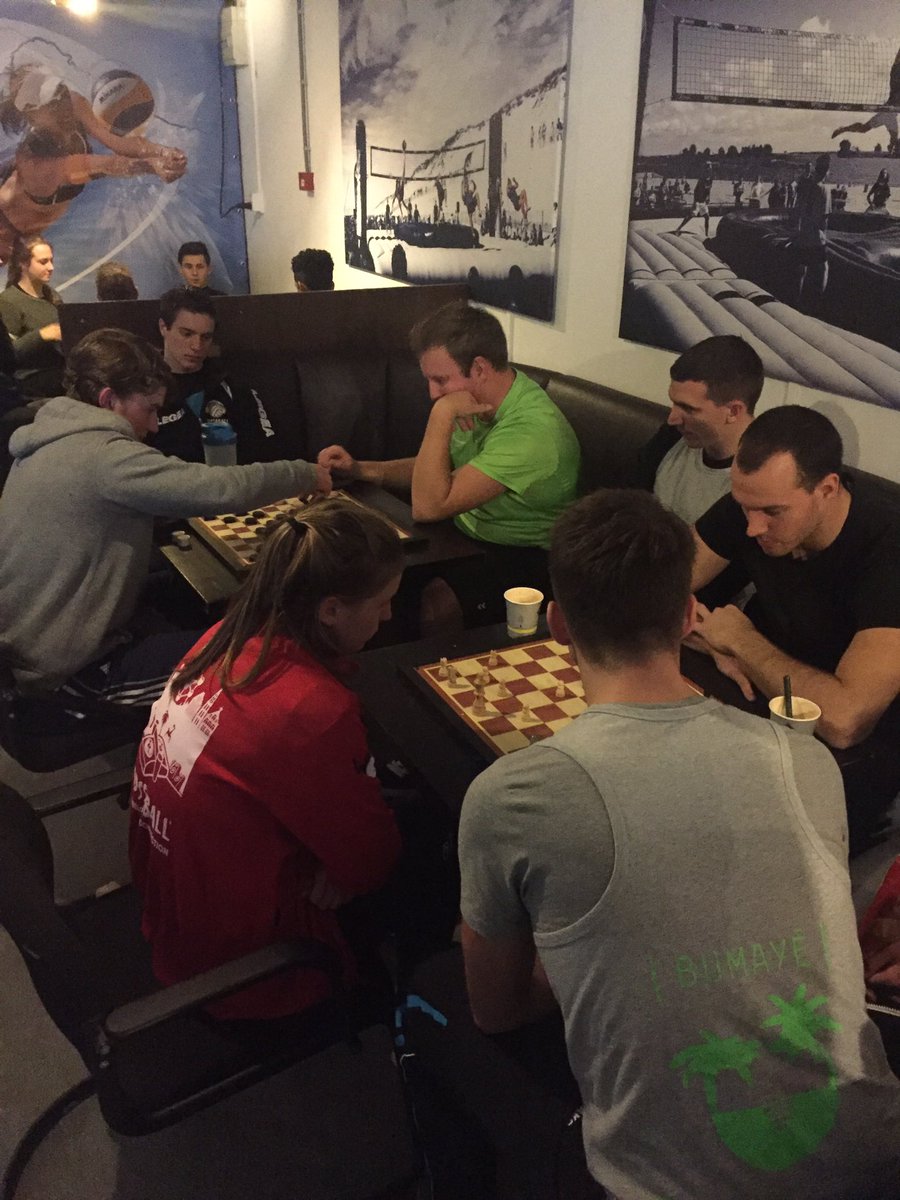 WilcoNijland's tweet image. Gisteren een topdag in @The_Sport_Box met meer dan 30 teams beachvolleybal en Bossaball! Ook tafelidee van @vdheeanton werd optimaal benut!