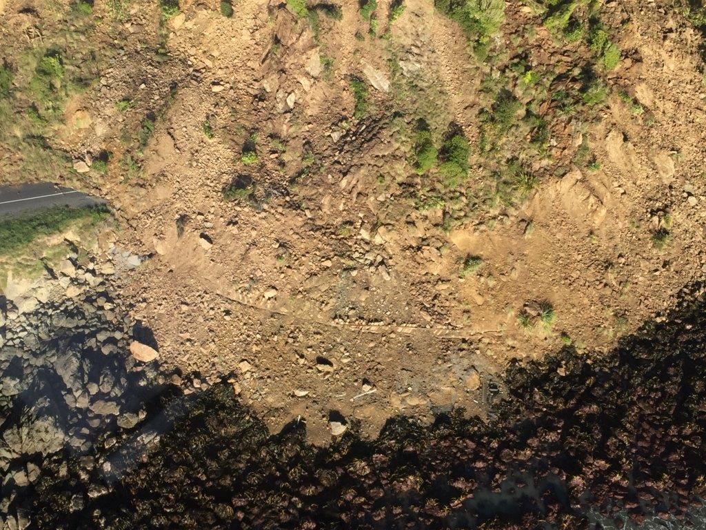 nztacwc's tweet photo. Some images of the extent of the slips on SH1 up the Kaikoura Coast. Please monitor news stations for the latest information ^LT https://t.co/yhkgRHqEr5