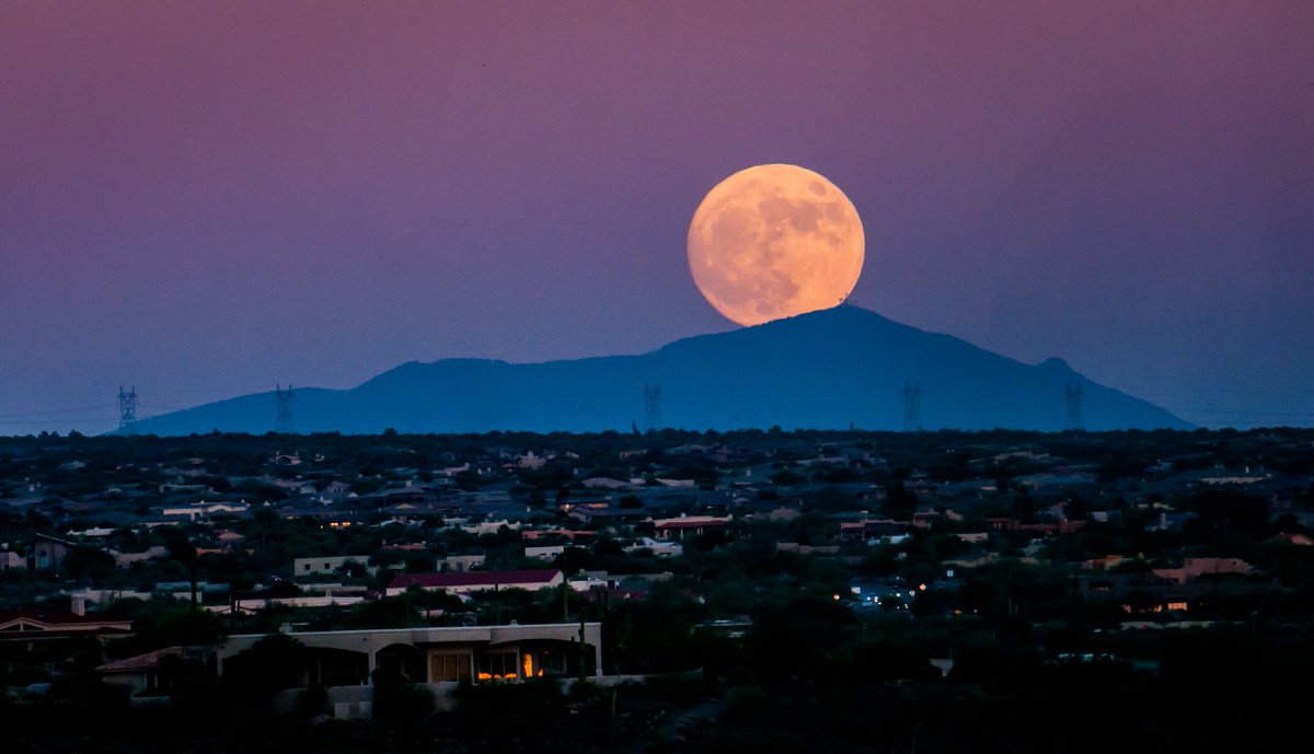 azam24's tweet photo. @abc15 @AmberSullins Supermoon rising in Cave Creek, AZ #supermoon2016 #supermoon #Arizona #CaveCreek #YoDesi https://t.co/KY1Uv9c8t3