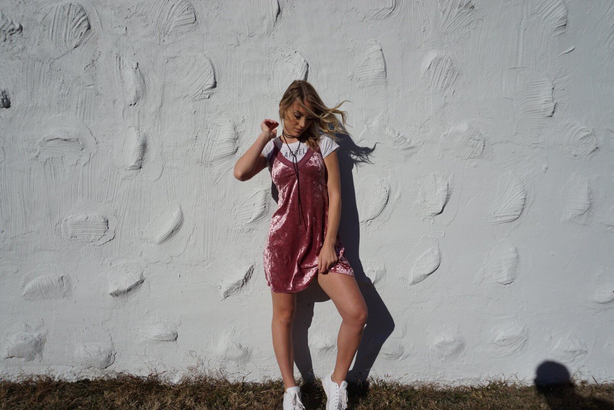 Textbookchic's tweet photo. Can I wear pink crushed velvet everyday? 
#fashion #fashionblogger https://t.co/ynvJGbFB5D