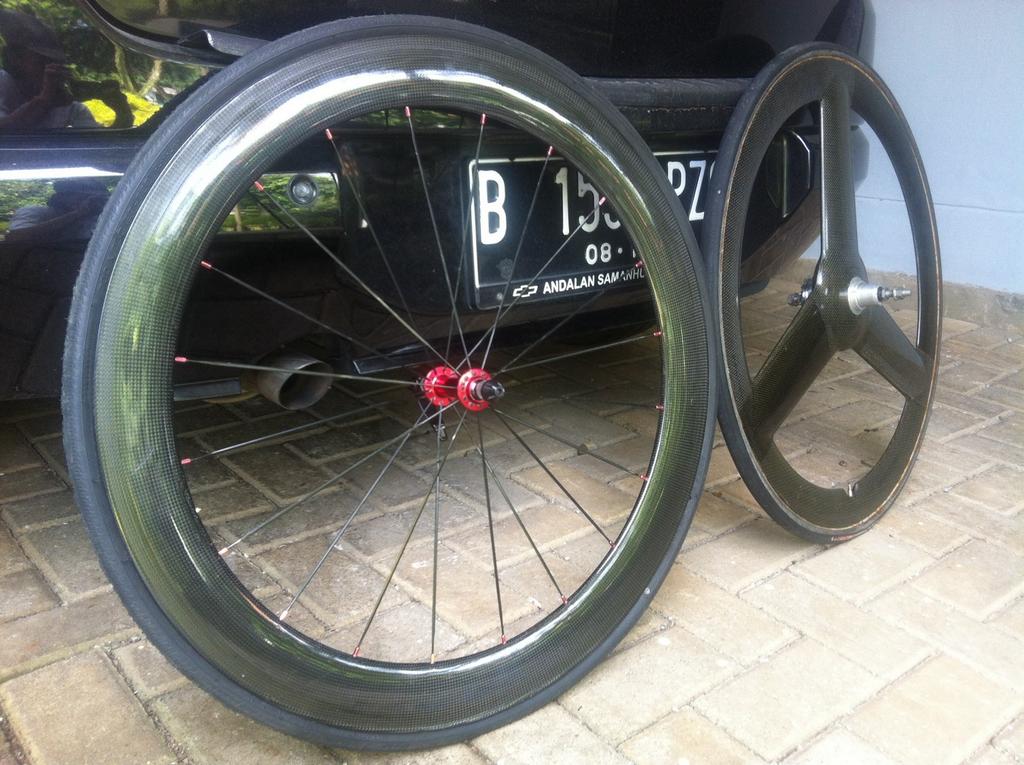 ramadhan_hansel's tweet photo. Wts/tt ws carbon 6cm dengan yang setara prefer crankset/cleatset line akhmadsuhardi  #fnfjb @AG_BIKES @CyclistSupply https://t.co/jNY0gFjBzD