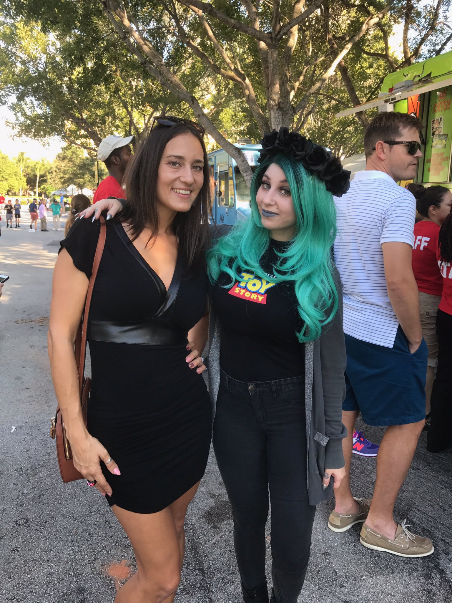 Had to come show support for this chick today. 💗 @kidcadet #SundayFunday #donttakecandyfromstrangers #igotshoegamebutyoucantsee https://t.co/ygn5cjScqB