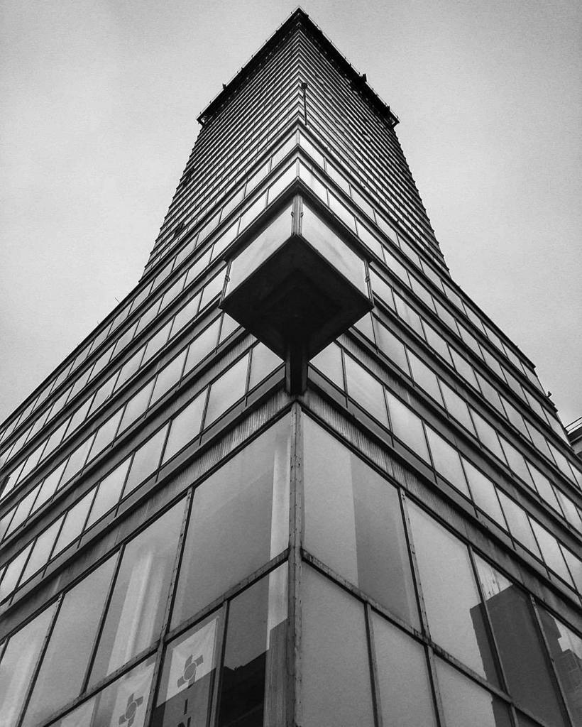 proyectoMO's tweet photo. Fotografía por @paola_karie:
Torre Latinoamericana III.
.
.
.
.
.
#vsco #loves_vscolifestyle #portrait #makeportra… https://t.co/a0ceOlS29F