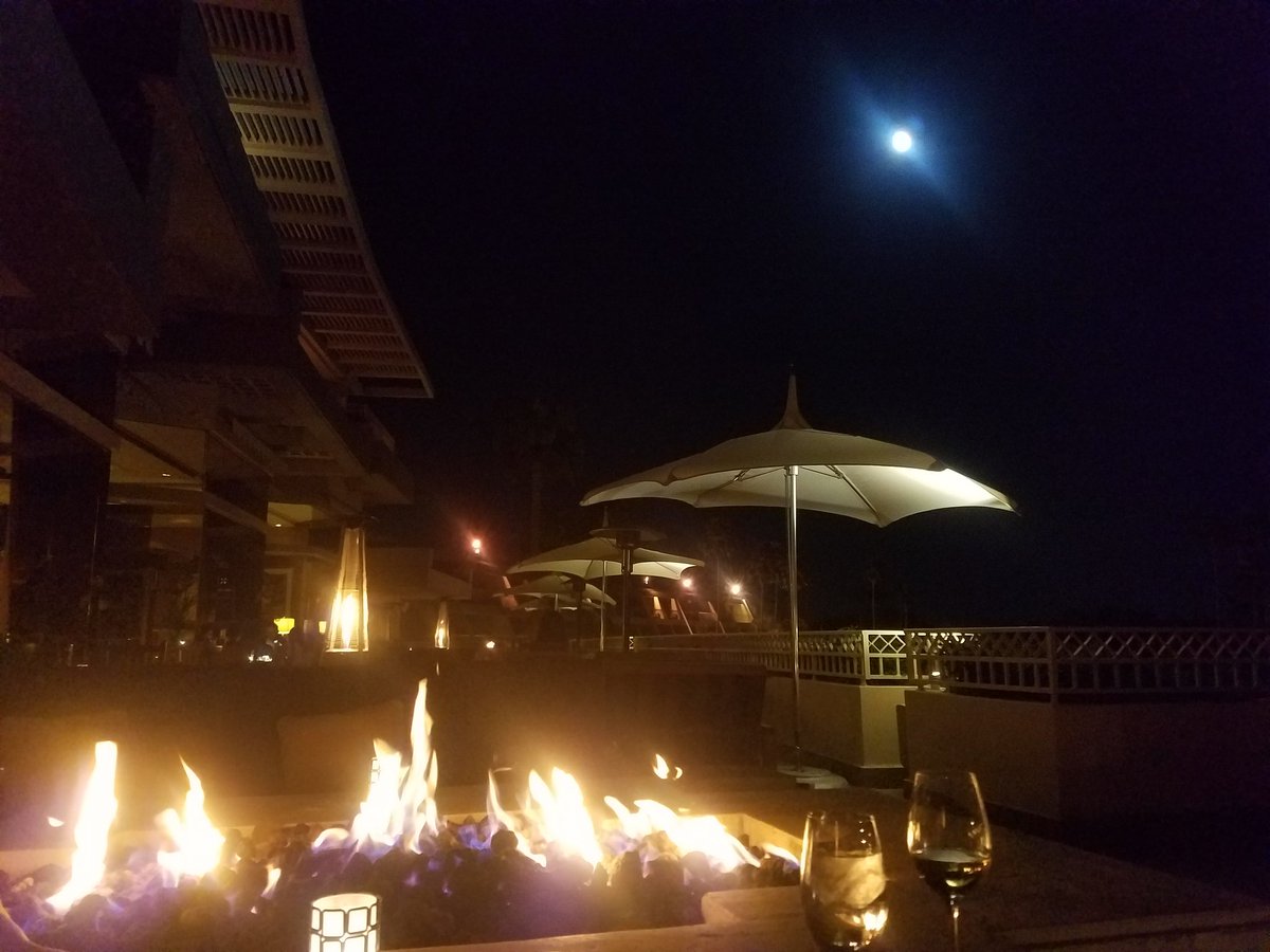 BecHendy's tweet photo. A much needed break from a long work weekend. #PhoenixMoon https://t.co/bgF6q88GTJ