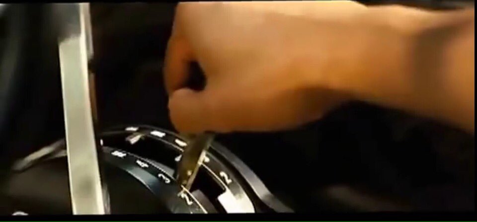 SQUlDZ's tweet photo. Y'all remember in Fast In Furious Dom's black car at the beginning? Bruh what kind of shifter is this ??? https://t.co/dLIeWRL9q6