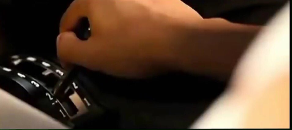 SQUlDZ's tweet photo. Y'all remember in Fast In Furious Dom's black car at the beginning? Bruh what kind of shifter is this ??? https://t.co/dLIeWRL9q6