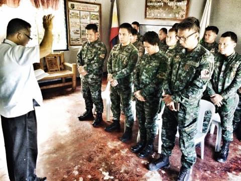 6thSABSAF's tweet photo. H6SAB personnel led by PCISNP JEROME JAY S RAGONTON attending spiritual and moral enhancement program conducted by Pastor Arisgado at H6SAB. https://t.co/Ra37xwkYWw