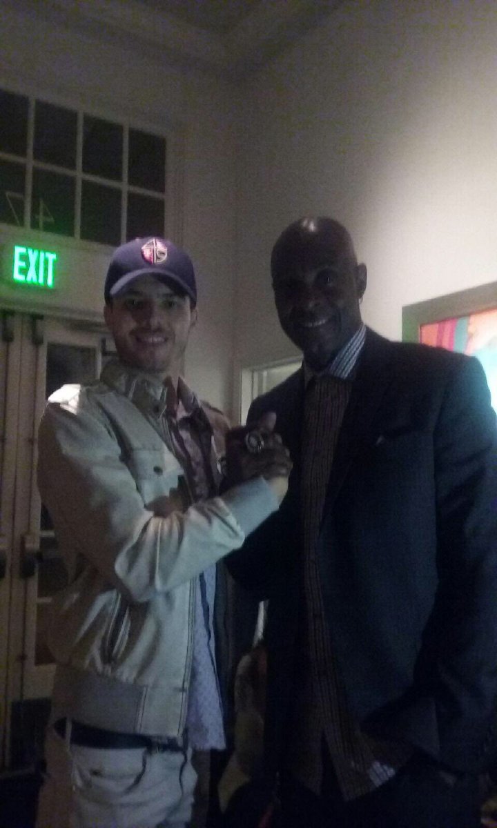 mackinnnn's tweet photo. Meet the GOAT @JerryRice last night ! Great guy #LookAtThatRing #Niners https://t.co/tkhdwd02D6