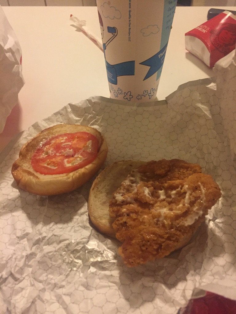 leesuhcar's tweet photo. @Wendys went to a location today, had the WORST customer service, and then got my food and they didn't even put all the ingredients. Wtf. https://t.co/7PDMzjAL3w