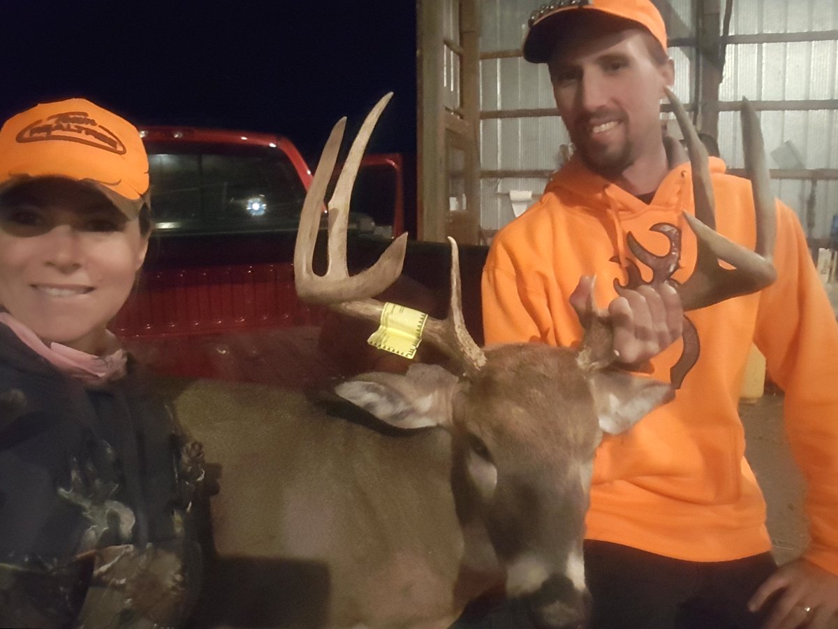 PrymeFarms's tweet photo. 2nd buck down! #buckselfie #hunt2016 https://t.co/nD79CCng9X