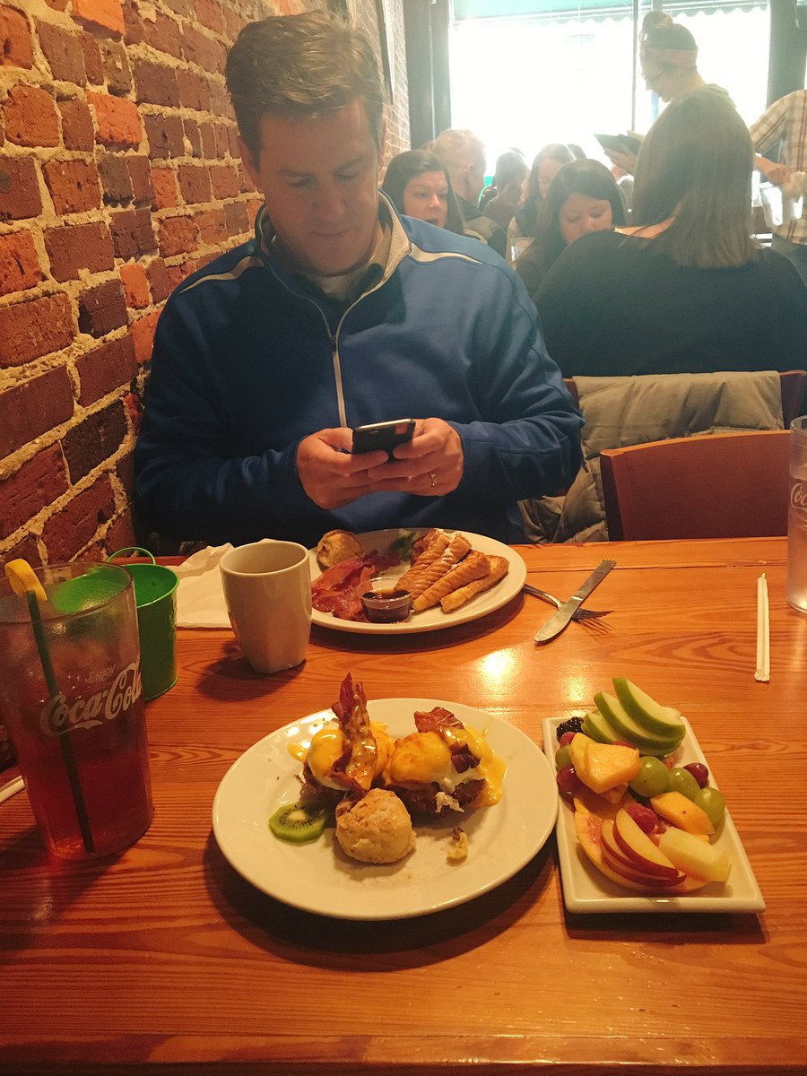 gotcurls4's tweet photo. I loved spending the weekend with my dad, it showed me how much I really miss home ❤️ https://t.co/h1FW1WKfwl