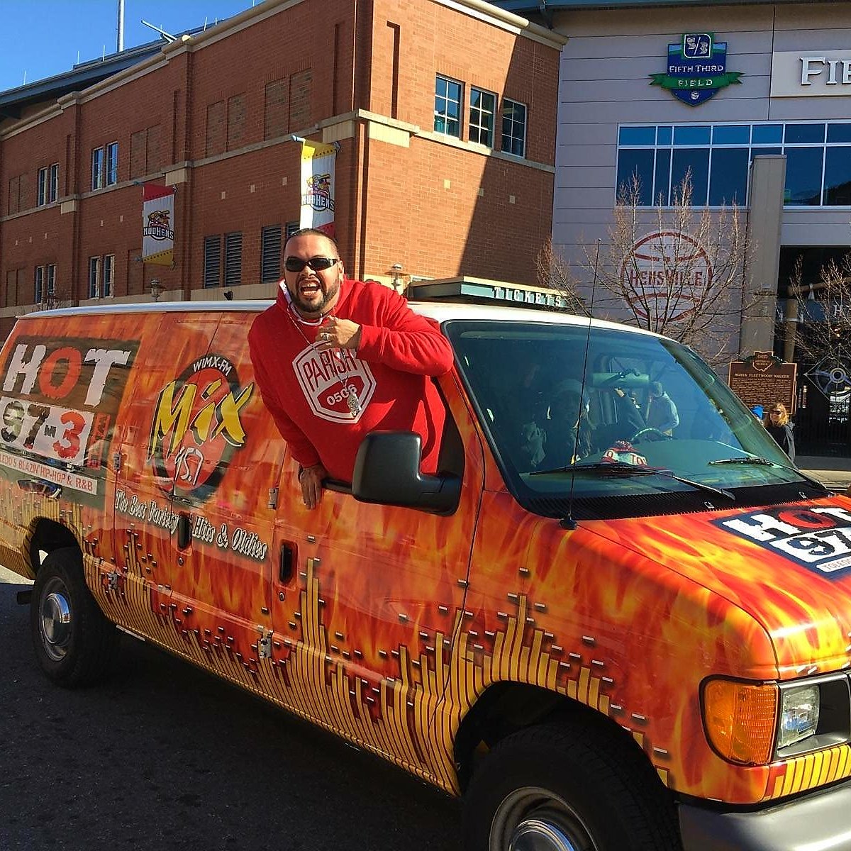 StDaveThaTable's tweet photo. Ya know we turn up the crowd when the Hit van slide thru #Hot973 #StDave #ThaTable #YaFavoriteMexican #ToledoBlade #HolidayParade2016 https://t.co/7O17fsnjT9