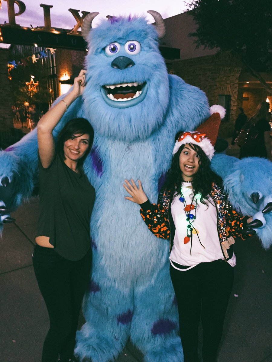 alessiacara's tweet photo. disney world things 11/13/16 https://t.co/QOd4mC9KV9