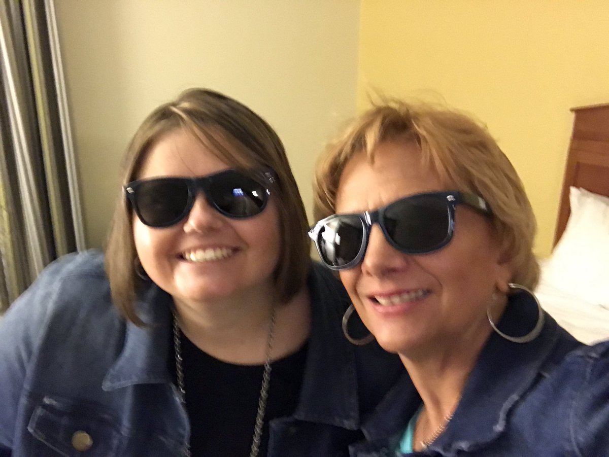 JoyEnglert's tweet photo. Wearing our @bretteldredge sunglasses! Thanks #bretteldredge for the gift bag! @Wayfair #ripCORDWorldTour https://t.co/ORuKpiCj8w