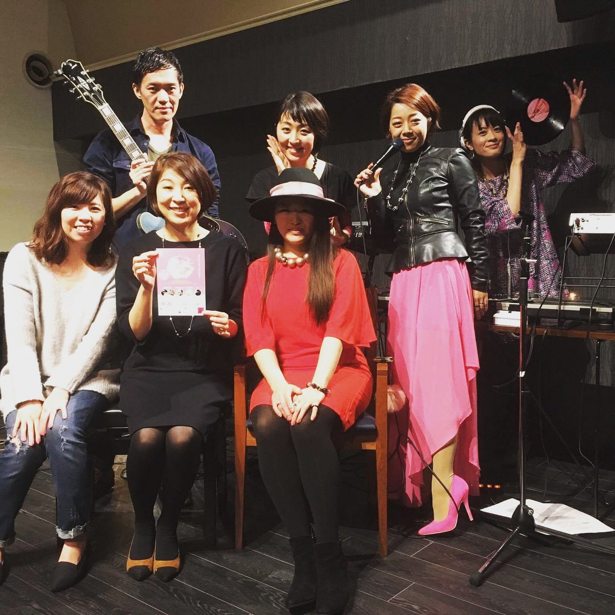 Inspire×Woman～power of life

ガラス作家花田和美さん展示、FREE GARDENライブ、Naoko『月と女性のカラダ』トーク、メイクアーティスト甲斐さんのMake-Up、DJ Chiiの選曲、グラフィックデザイン担当藤原さんでお届けしました🎵