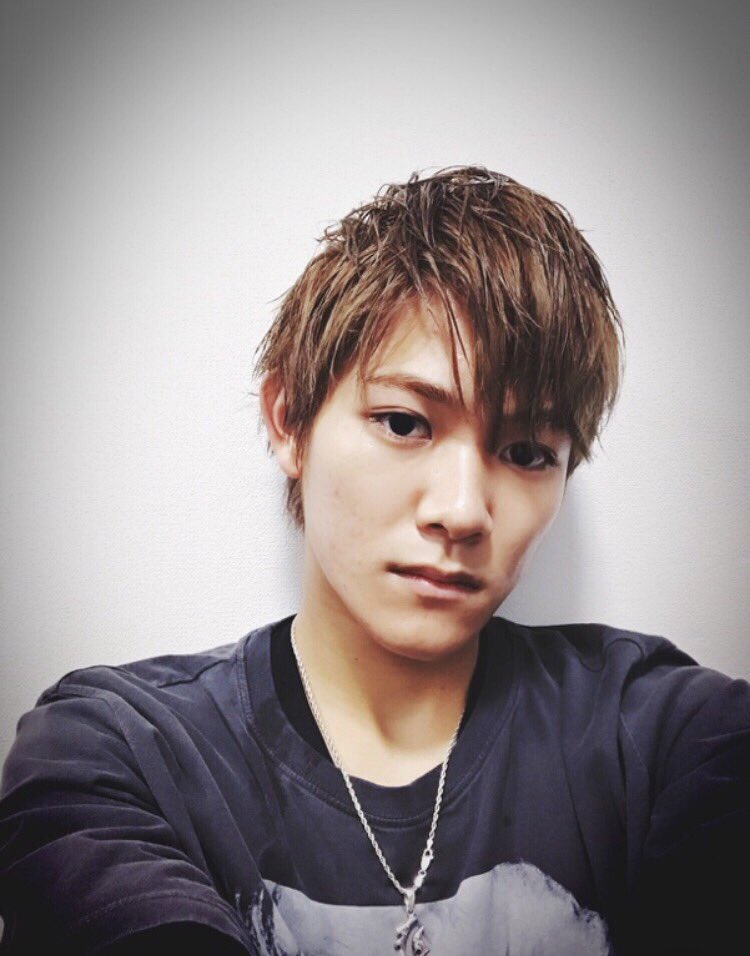 岩谷翔吾 サイン チェキ 岩谷翔吾 サイン - メルカリ