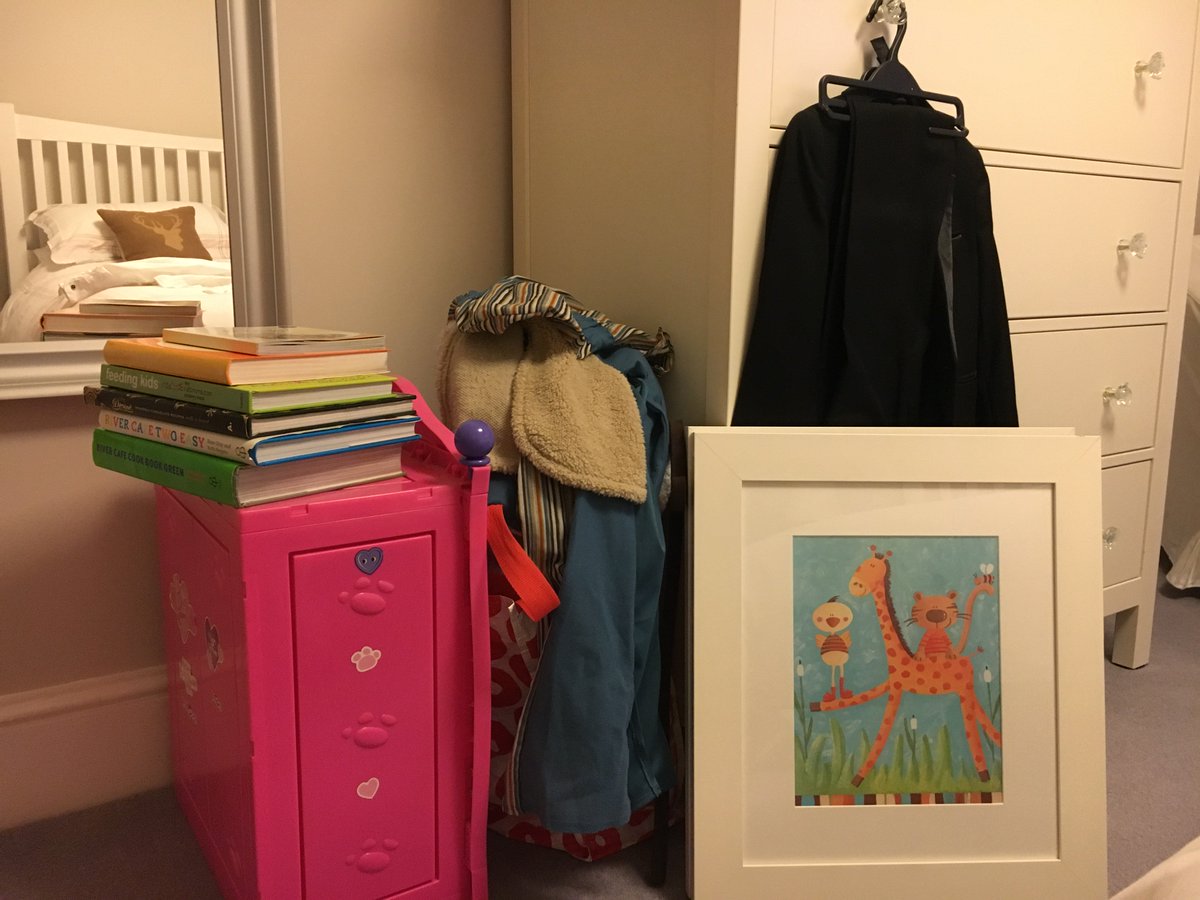 DeclutterDiscov's tweet image. Declutter &amp;amp; donate good quality items to charity. Don&apos;t put it off. Free your space and do something good at the same time #MondayMotivation