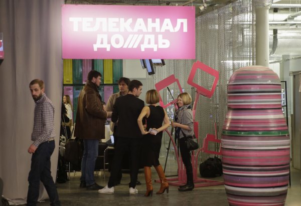 Лия Ахеджакова отреагировала на фейковую цитату "Дождя" о Трампе

politrussia.com/news/zabudte-m…