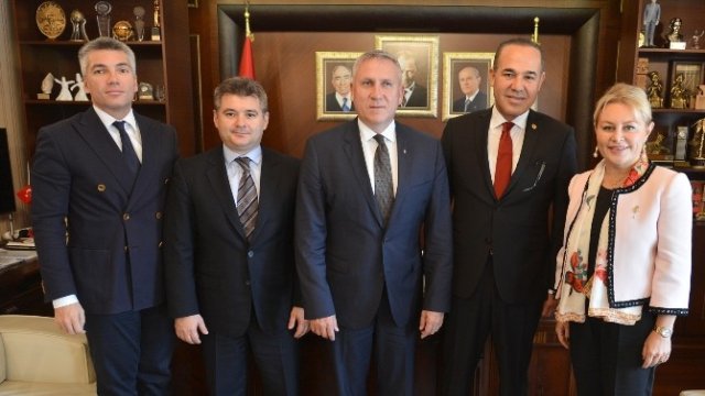 Macaristan’ın Ankara Büyükelçisi Gabor Kiss ve Adana Fahri Konsolosu <a href="/demetsabanci/">Demet Sabancı</a>, Mahmut Demirtaş'ı ziyaret etti. bit.ly/2eS38cP