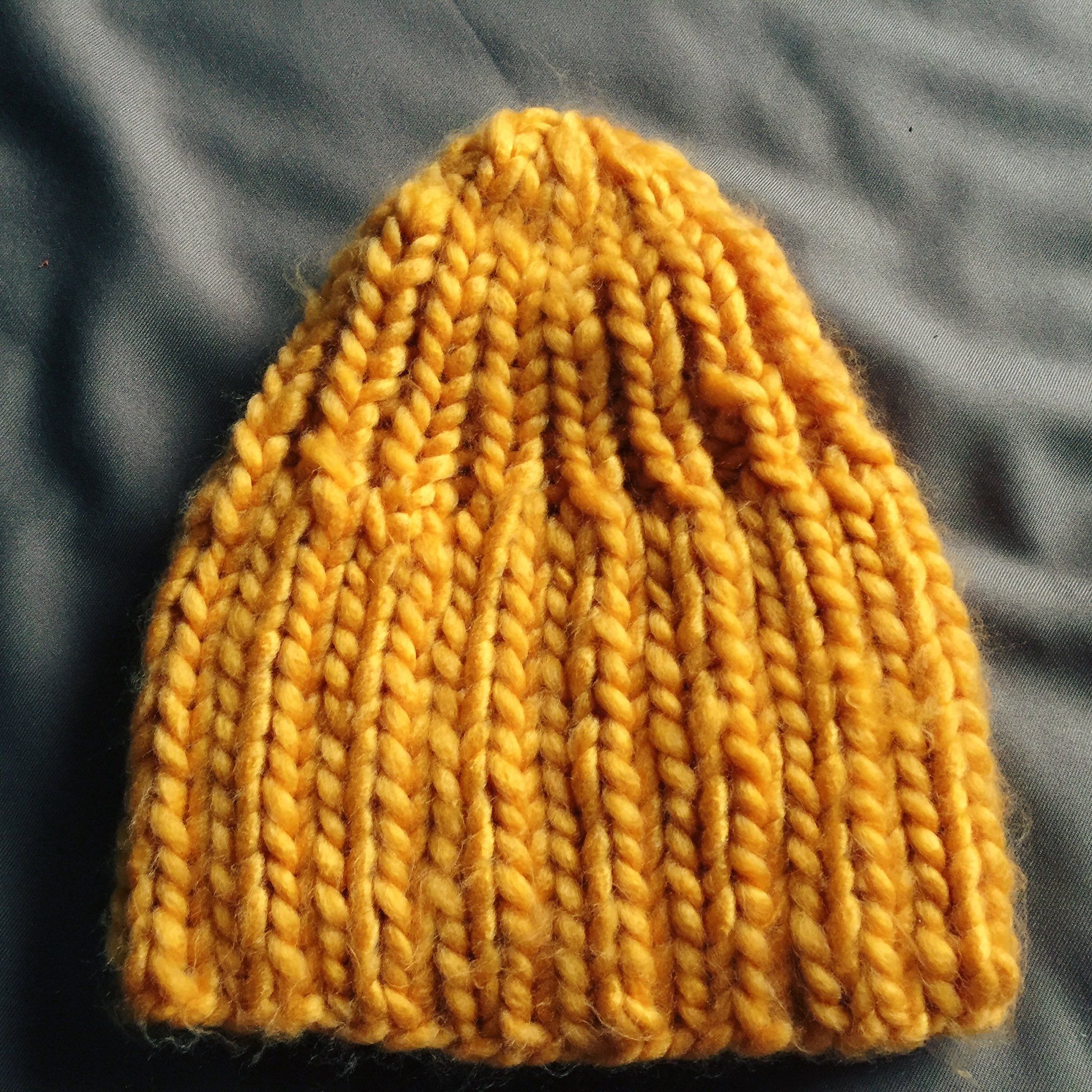 能按 ハンドメイド 折り紙ではないですが 100均の超極太毛糸でもこもこ帽子作ってみました ひと玉1500円の糸より肌触りが良くて若干困惑してます 材料 10mm 40 の輪針 ダイソー ビッグロービング B8 ゴールデンオレンジ 3 編み図は ハマナカ