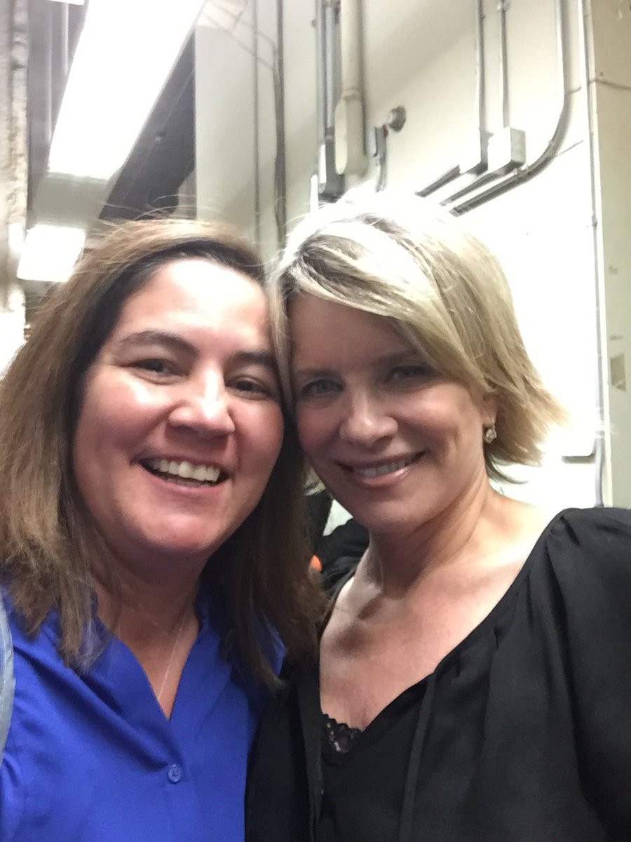 traci_whiting's tweet photo. This was absolutely the best night EVER!! Adore this woman and her family! @marybeth_evans1 https://t.co/dbJd1vaXf3