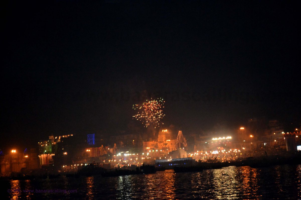 banarascalling's tweet photo. #VARANASI VIBES - DEV DEEPAWALI - #DEVDIWALI 
 #DevDeepawali #Diya #Ganges #KartikPurnima #Kashi #Banaras #Ganga #Ghat https://t.co/5E2U4NN5uW