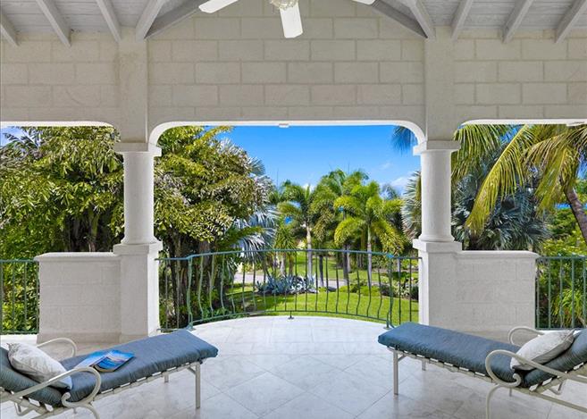 KFInternational's tweet image. Monday's have never been better with this new #Barbados listing! 4-bed, tennis courts, gym, clubhouse, infinity pool ow.ly/DcKp3065qVK