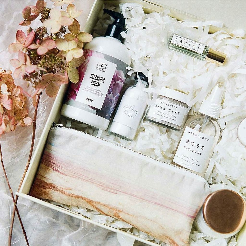 RimonDesign's tweet photo. We could all use a little self love and pampering this week ❤ The #leecoren Dead Sea pouch… https://t.co/3kklcTDxcv https://t.co/WCE0S2klNI