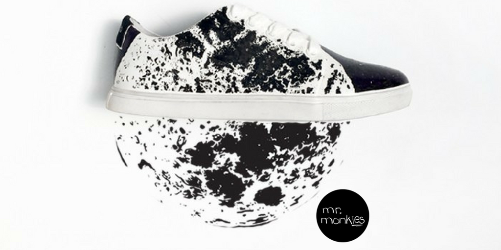 MonkiesShoes's tweet photo. La lune éclipse les #mrmonkies ! #supermoon https://t.co/W84CU5KTW7