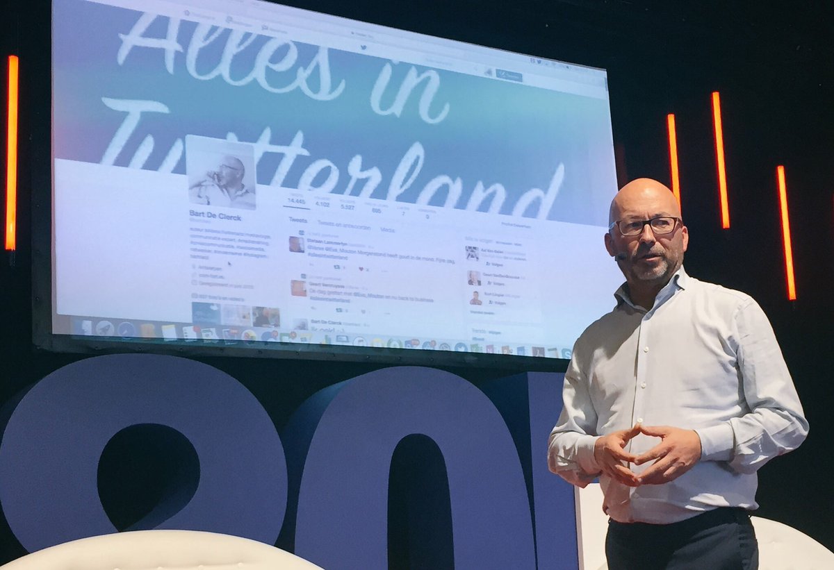 bartdecl's tweet photo. Net een liveversie van #AllesinTwitterland zeg maar Twitterworkshop vastgelegd bij @MobyusOC1 Na het boek volgen de lezingen.... https://t.co/E0jJd34HuH