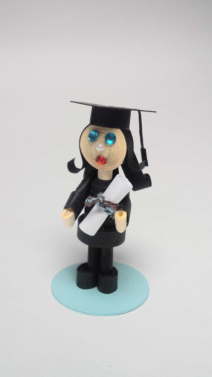 Alex_Arcangeli's tweet photo. #quilling #paper #doll for #graduation #day #cardmaking #paperart #papercreation #giftideas #paperartist https://t.co/TBOniSR2cs