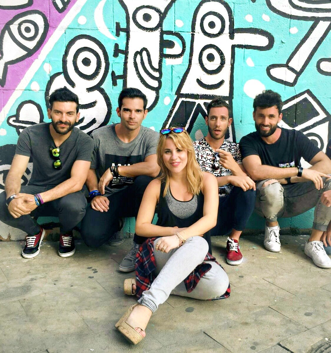¡No os perdáis este viernes 18 el estreno en <a href="/Vevo/">Vevo</a> del vídeo de #Hastaquesalgaelsol
<a href="/LuciaGil_Gil/">Lucia Gil</a> <a href="/SonyMusicSpain/">Sony Music Spain</a> <a href="/M2Musicspain/">M2Music Group</a>
