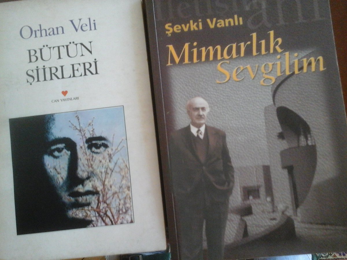 Annemle babamın kütüphanesini düzenliyorum. Annem OVeli'yi çok severdi,1982, 16.basım.ŞevkiVanlı'ya şaşırdım,mimarlık ama anı da çok okurdu.