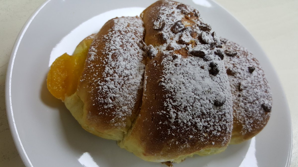 natacouk's tweet photo. #custardcroissant ! Have a great week ! #Natacouk https://t.co/GcbvQMs6d5