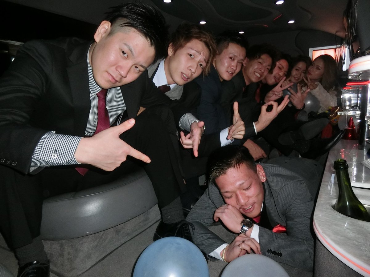 Twitter पर Ls Hiroshima 福山市にて 彼女さん 彼氏さんへのサプライズお誕生日会 ディナーを終えた2人を待っていたのは リムジン ご友人 スーツコーデがキマってます いつまでもお幸せに リムジンサービス広島 は 県外からのご要望にも喜んで対応させ