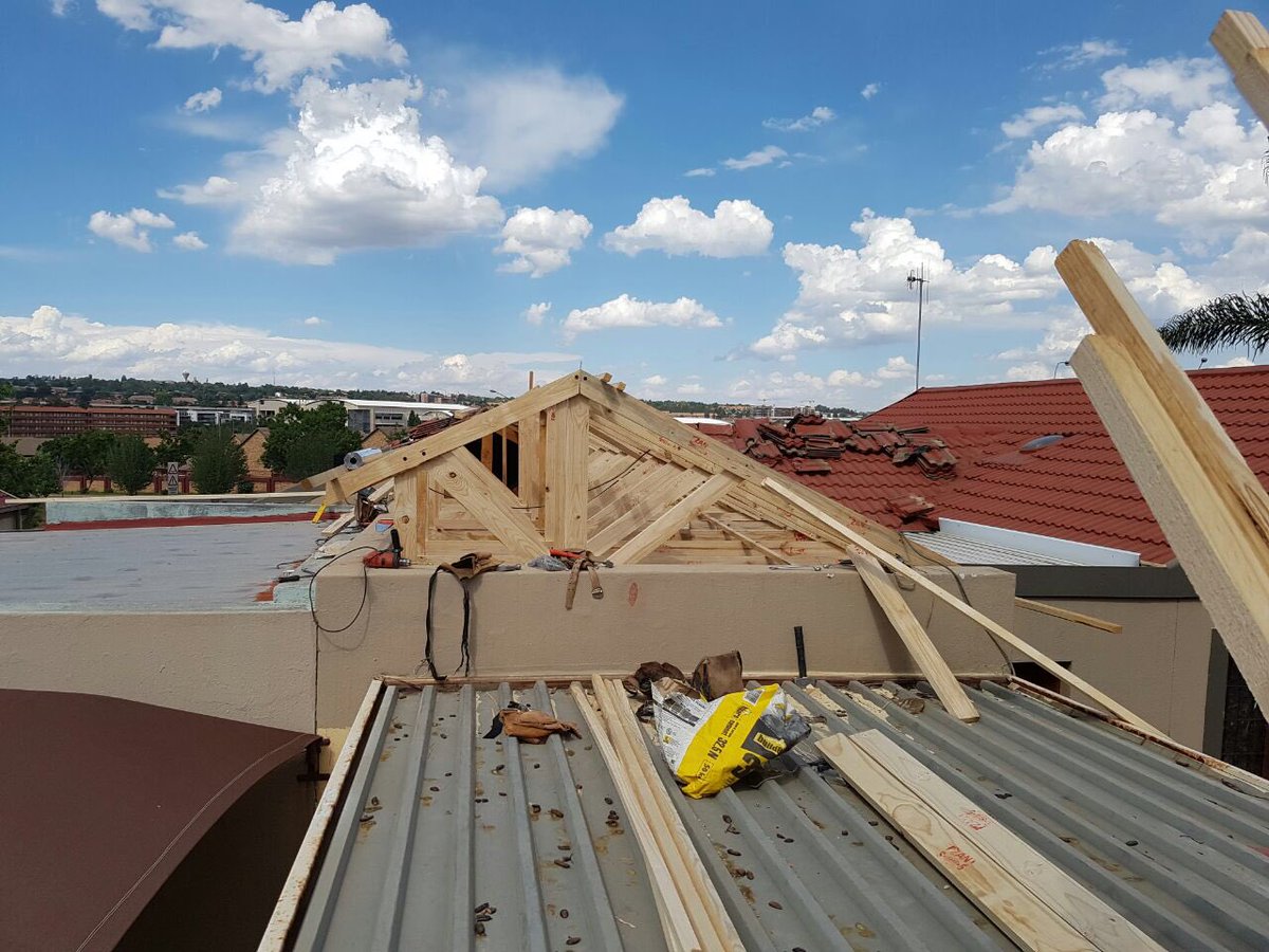 AardAteljee's tweet photo. House van der Linde &amp; Smith coming along nicely... Centurion, Pretoria #ArchitectureDesign https://t.co/BwT7h8ZAtI